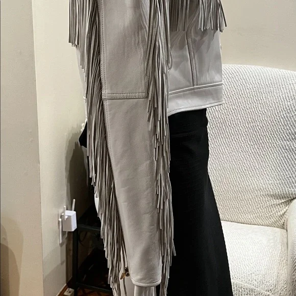 Brand new Diane Von Furstenberg fitted fringe leather jacket in white.Size M - Picture 2 of 8